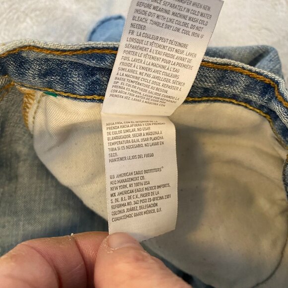 American Eagle Womans Shorts Size 28 Core Flex Distressed Denim Destroyed - Picture 11 of 13